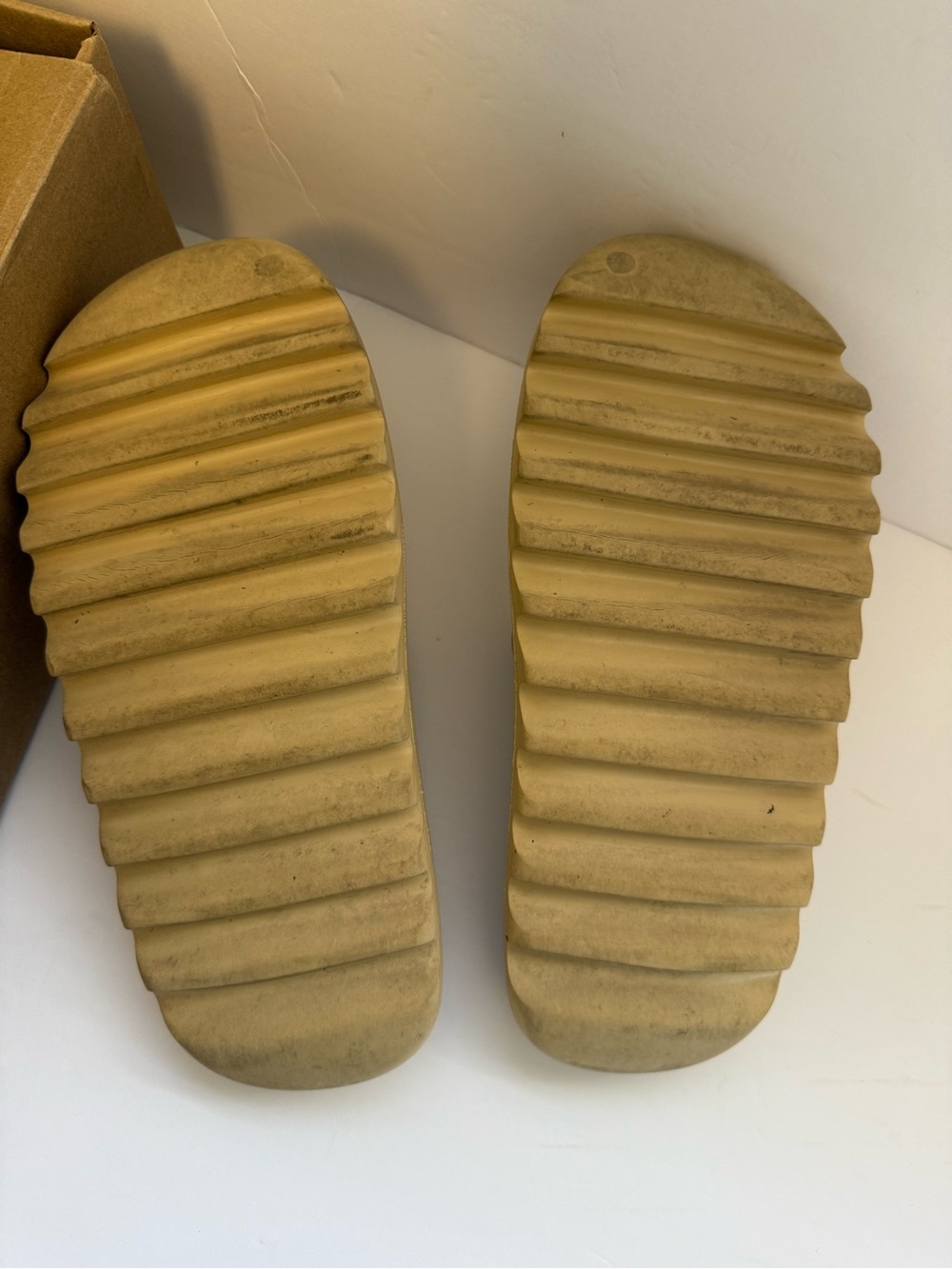 Adidas Yeezy Slides ‘Desert Sand’ - FW6344 Size 9 1/2 - Picture 6 of 6